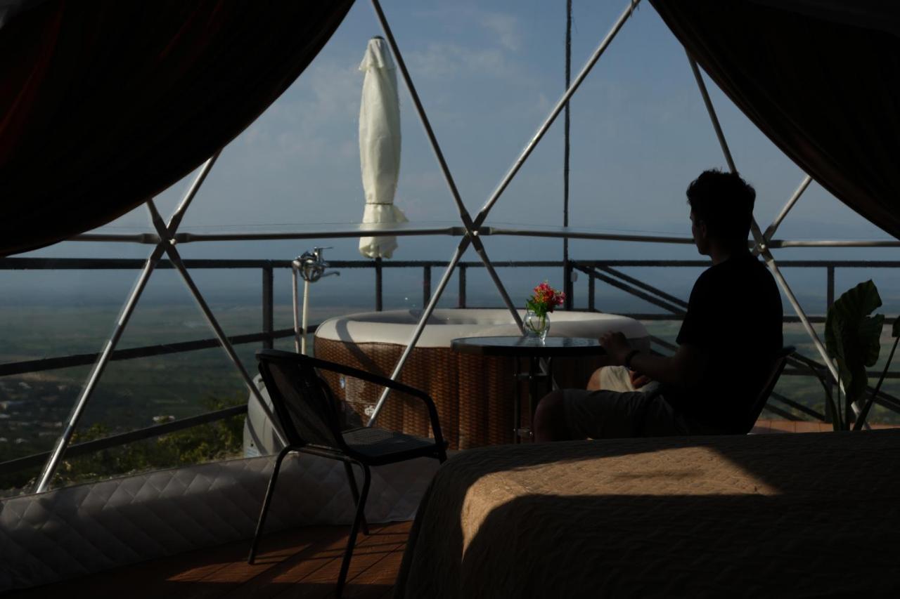 Отель Signagi Glamping Экстерьер фото